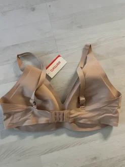 Kaarituettomat rintaliivit