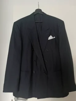 Karl Peters tummansininen puvuntakki