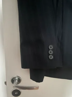 Karl Peters tummansininen puvuntakki