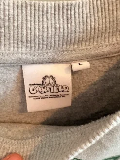 Karvinen collegepaita