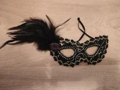 kasvonaamari, Valentia silmikko.