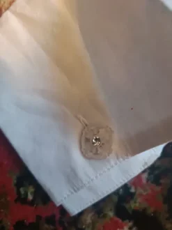 Kauluspaita nappi yksityiskohdilla