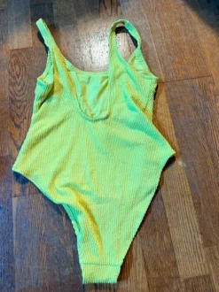 Keltainen h&m uimapuku