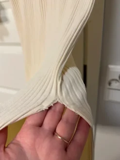 Kermanvärinen äitiysmekko