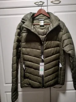 Kevyt toppatakki hupulla