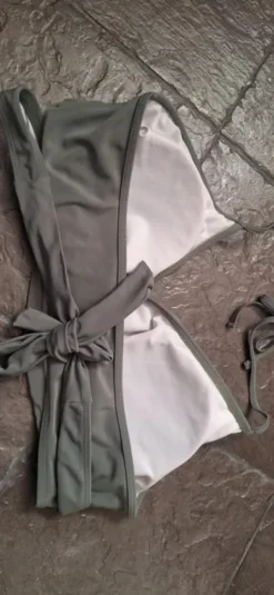 Khakinvihreät bikinit