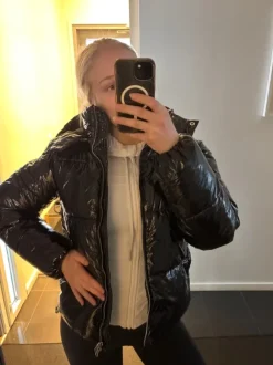 Kiiltävä puffer 🖤