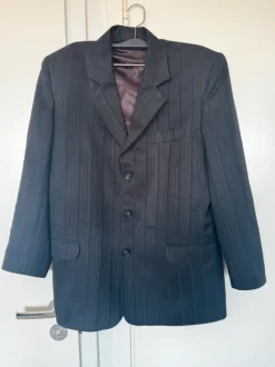 Klassinen tummanharmaa liituraitapuku – Koko 44