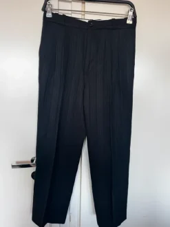 Klassinen tummanharmaa liituraitapuku – Koko 44