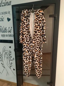 Kombinezon z kapturem polarowy, piżama z kapturem