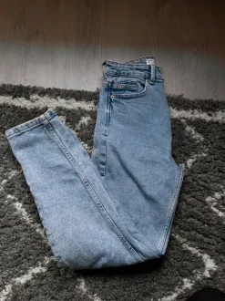 Korkeavyötäröiset farkut