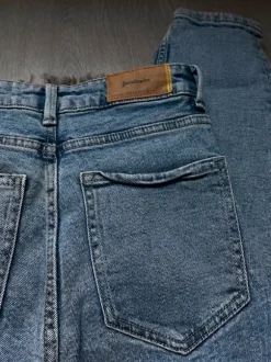 Korkeavyötäröiset farkut