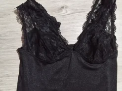 Koronkowy top na ramiączkach