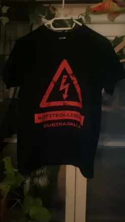 Kotiteollisuus paita | Vinted
