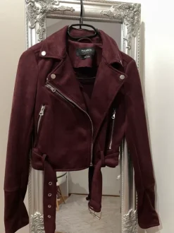 Krótka ramoneska z paskiem zamszowa