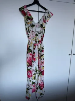 Kukkakuvioinen haalari