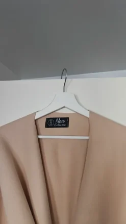 Käyttämätön beige shaali