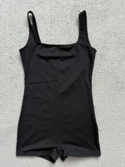 Käyttämätön jumpsuit