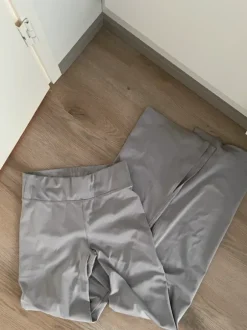 Lager 157 leveälahkeiset urheilutrikoot