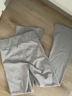 Lager 157 leveälahkeiset urheilutrikoot