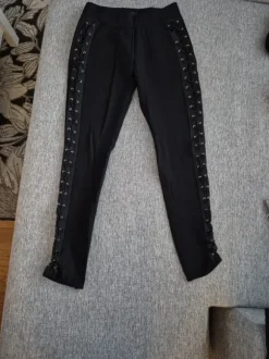 Leggingsit nyöreillä