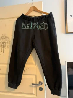 Leized colitsihousut.