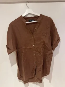 Lene Sandin ruskea pellava-asu