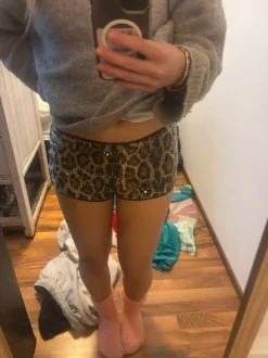 leopardi paljettishortsit