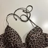 Leoprdikuvioiset bikinien yläosa