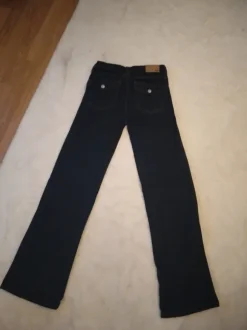 Leveälahkeiset farkut