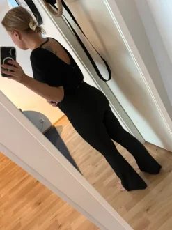 Leveälahkeiset legginssit/housut