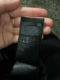 Leveälahkeiset suorat housut