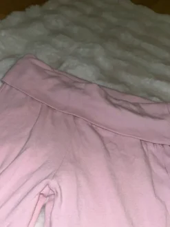 Leveälahkeiset Verryttelyhousut