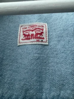 Leviksen farkkuhaalari