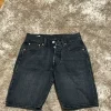 Levis 501 farkkushotsit koko 27