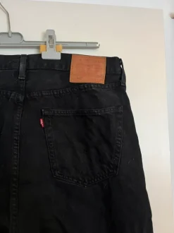 Levi’s 501 Mustat farkut