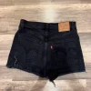 Levis farkkushortsit