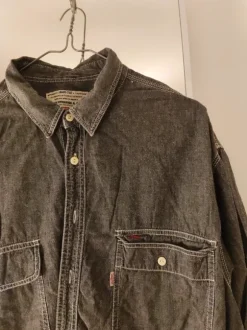 Levis kevyt kauluspaita