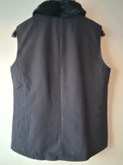 Liivi karvakauluksella