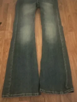 low waisted jeans