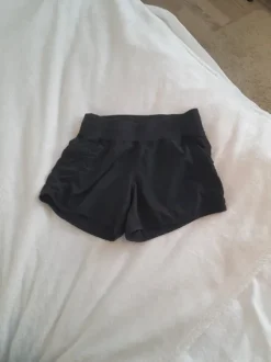 Lululemon shortsit