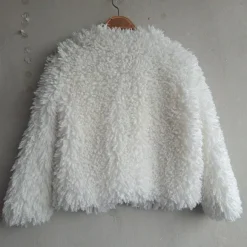 Luonnonvalkoinen ginatricot pörrötakki koko s