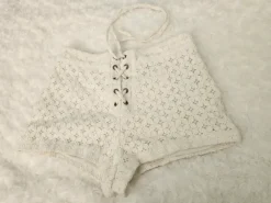 Luonnonvalkoiset mikroshortsit