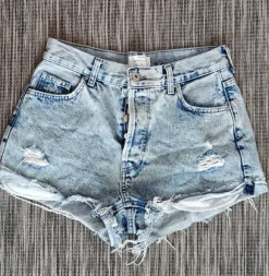 Lyhyet farkkusortsit