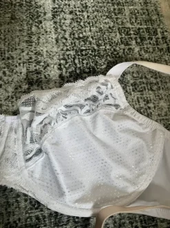 M & S rintaliivejä 80G