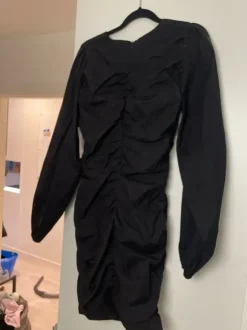 Mekko rypytyksillä takana