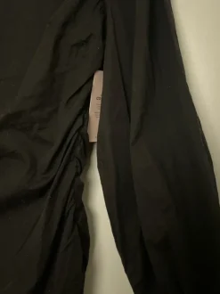 Mekko rypytyksillä takana