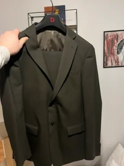 Metsänvihreä puku Dressman