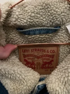 Miesten farkkutakki vuorella