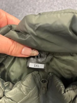 Miesten kevyttoppatakki